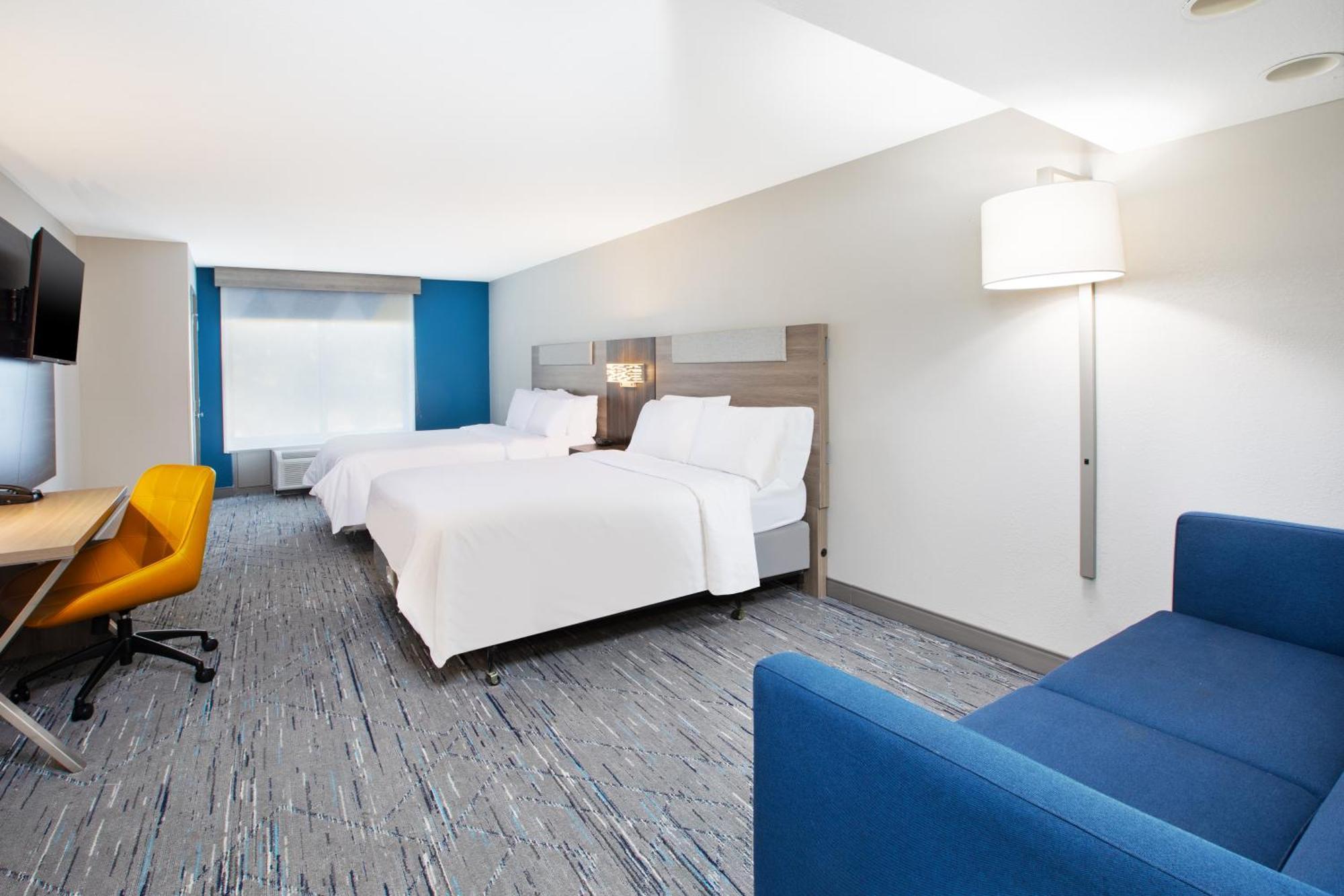 Holiday Inn Express & Suites Milwaukee Nw - Park Place By Ihg Exterior photo